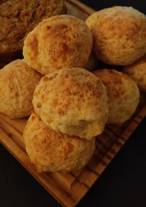 Una foto de Chipá: sin gluten, sin manteca, sirve para sándwich. Un poco más saludable que el de la panadería :)
