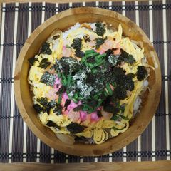 A picture of Gomoku Chirashizushi.