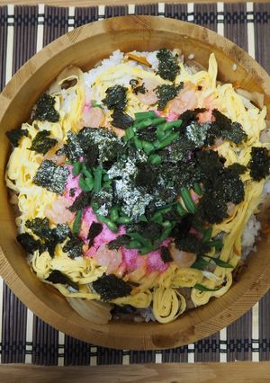 A picture of Gomoku Chirashizushi.