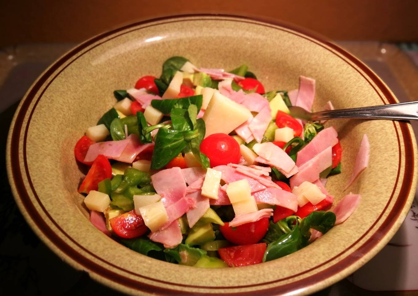 Ensalada de canónigos con jamón dulce y queso semicurado 🧀