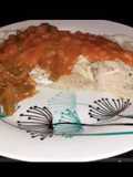 Merluza a la plancha con salsa de tomate
