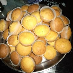 A picture of Basic vanilla cupcakes.