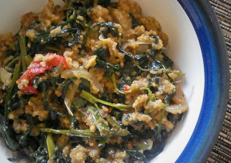 Tumis kangkung oncom