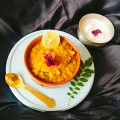 A picture of Quinoa Moong dal Khichdi (Healthy and nutrition quinoa moong dal Khichdi Recipe 😋 for weight loss).
