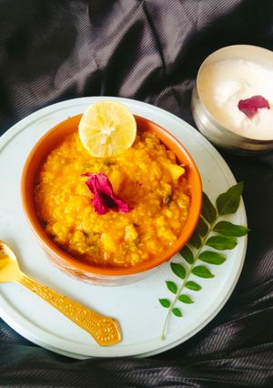 A picture of Quinoa Moong dal Khichdi (Healthy and nutrition quinoa moong dal Khichdi Recipe 😋 for weight loss).