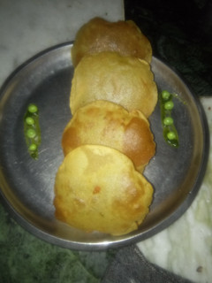 मटर पूरी (Matar puri recipe in hindi) रेसिपी मुख्य फोटो