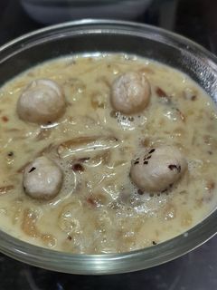 स्वादिष्ट मखाना खीर (Swadisht makhana kheer recipe in Hindi) रेसिपी मुख्य फोटो