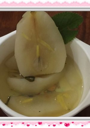 Hình của món Lê hấp sốt caramen gừng.