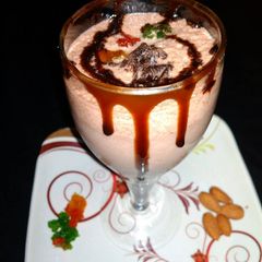 A picture of Chocolate oreo shakes.