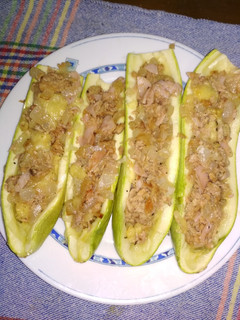 Una foto de Calabacines rellenos de atún, pavo y buen rollo