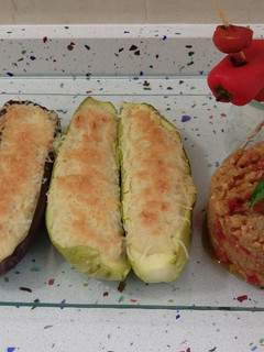 Una foto de Berenjenas y calabacines rellenos de hinojos y pisto con menta