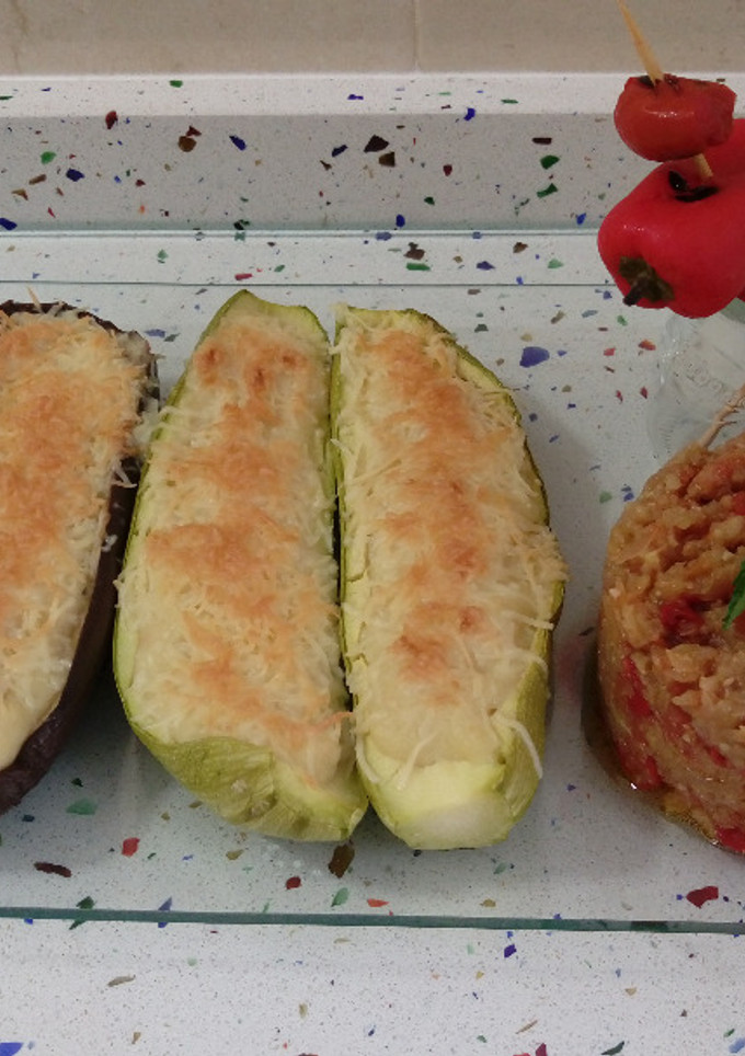 Una foto de Berenjenas y calabacines rellenos de hinojos y pisto con menta