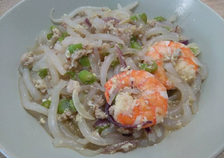 Steps to Prepare Appetizing 鲜虾炒米苔目 Short Rice Noodles with Shrimps