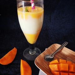 A picture of Aamras lassi.