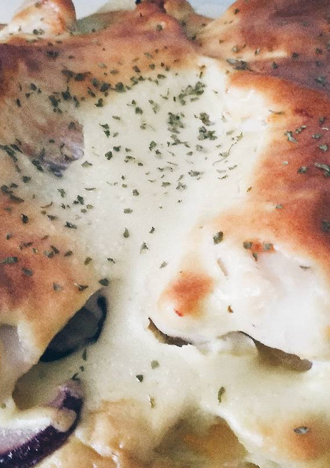 Una foto de Merluza Gratinada con Alioli de Aguacate