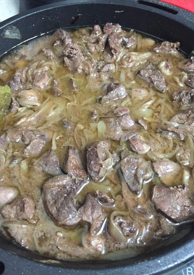 Una foto de Higaditos de pollo encebollado