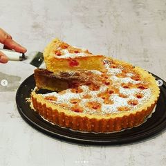 A picture of Raspberry Frangipane Tart.