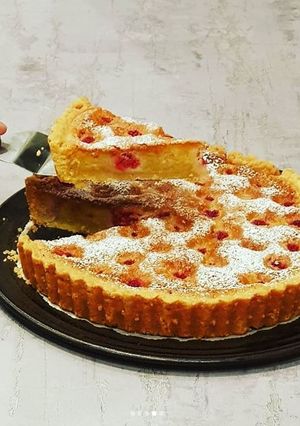 A picture of Raspberry Frangipane Tart.
