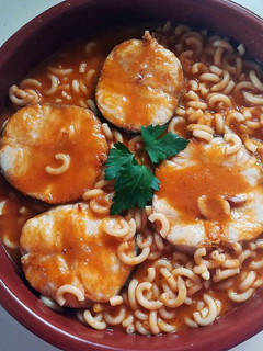 Una foto de Fideos con merluza