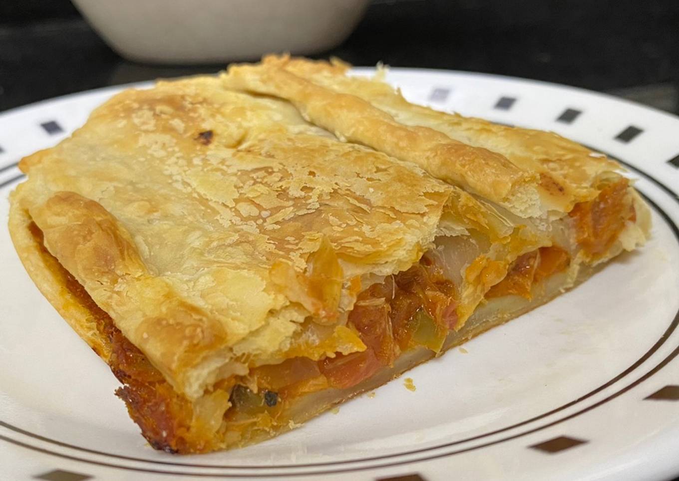 Hojaldre relleno de atún