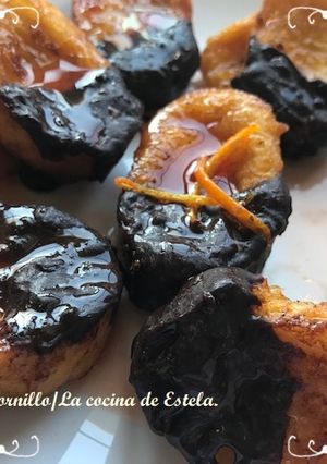 Una foto de Torrijas de Naranja y chocolate