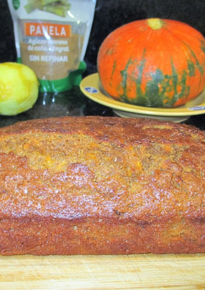 Una foto de Bizcocho de harina integral con azúcar moreno integral de caña y calabazaPotimarron