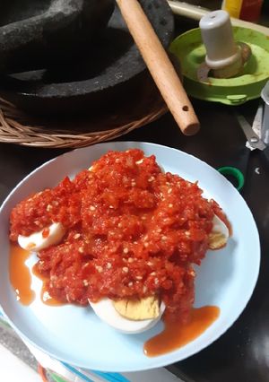 Foto resep Telur Rebus dengan Sambalado uwok
