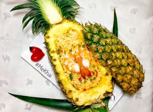 Hình của món Cơm chiên trái thơm.