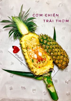 Hình của món Cơm chiên trái thơm.