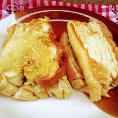A picture of Omellette Sandwich.
