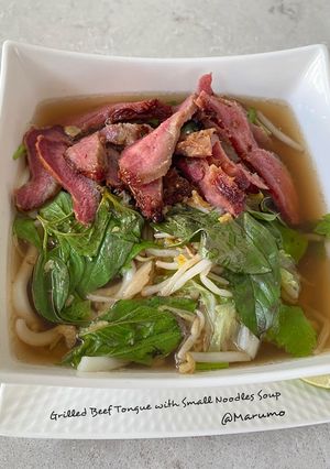 A picture of Grilled Beef Tongue with Thin Noodles Soup.