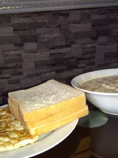A picture of Omelette, bread and oats.