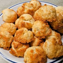 A picture of Coconut Macaroons.