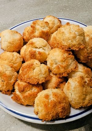 A picture of Coconut Macaroons.