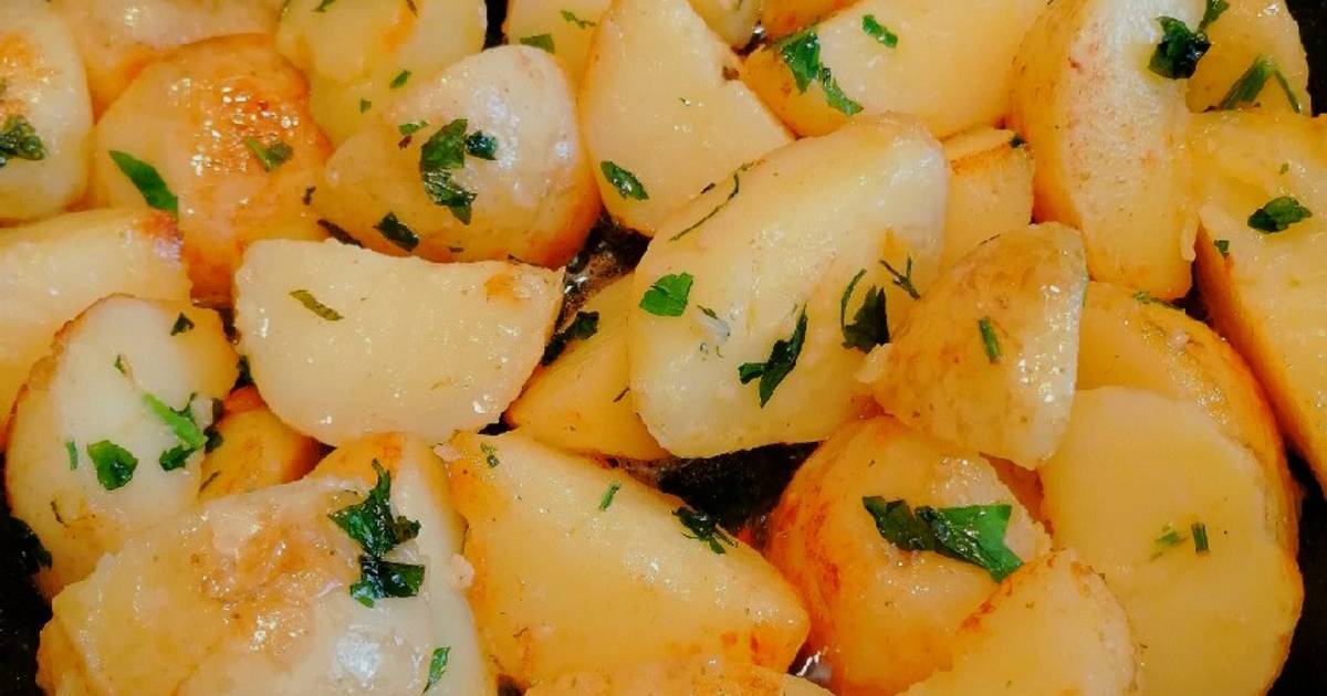 Рецепты без фото с картошкой. 2 Картошки. Молодой картофель с глазками. Раз картошка два картошка. Молодой картофель рецепты фото.