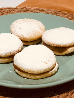 Una foto de Alfajores deli 😋