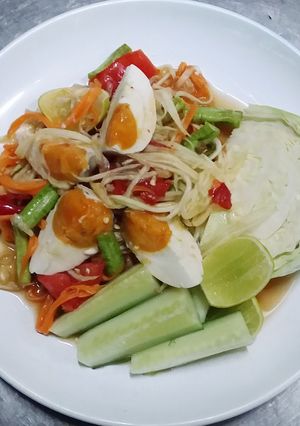 รูปของ ส้มตำไทยใส่ไข่เค็ม