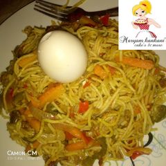A picture of Fried spaghetti with veggies.