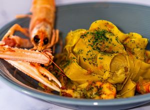 Foto di Pappardelle ai Crostacei con Crema di Prezzemolo ed Acciughe