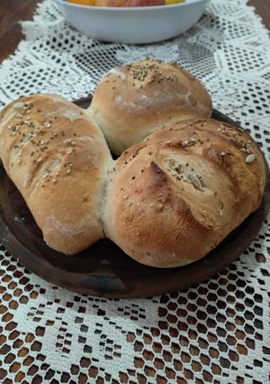 Una foto de Pancitos dulces con semillas y miel