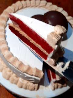 Una foto de Red velvet cake