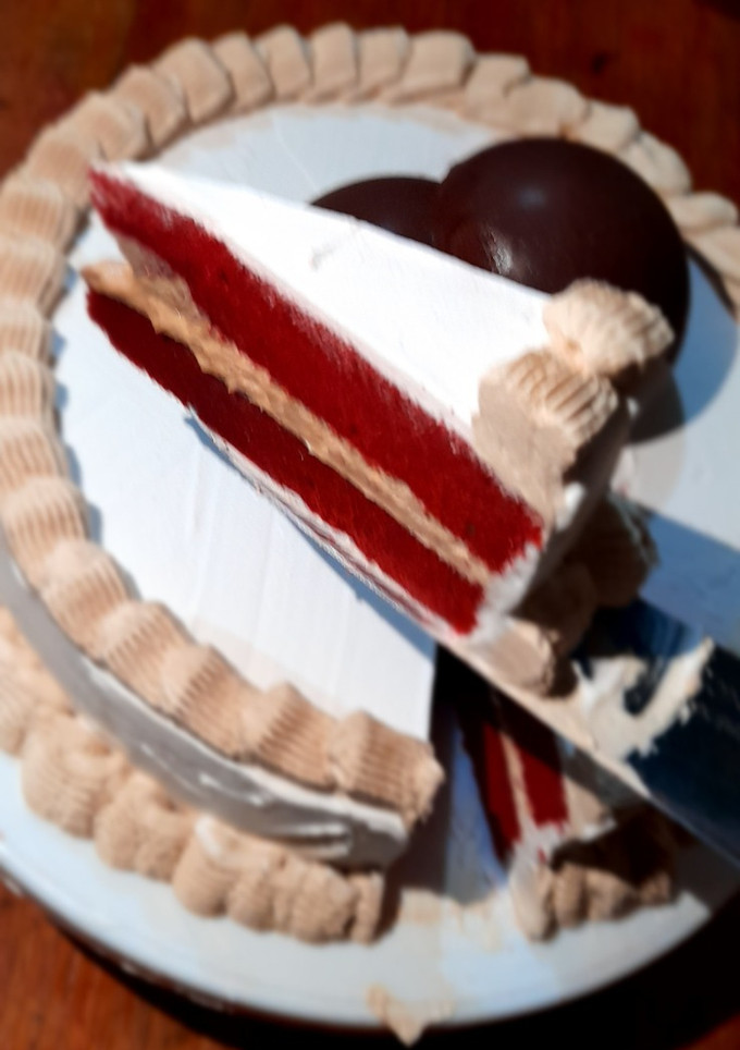 Una foto de Red velvet cake