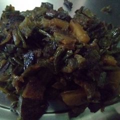 A picture of Peyajkoli bhaja/ spring onion fry.