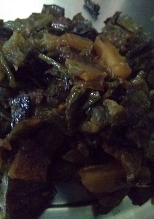 A picture of Peyajkoli bhaja/ spring onion fry.