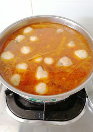 Hình của món Lẩu thái chua cay.