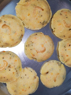 ரவா இட்லி(rava idli recipe in tamil) செய்முறை முக்கிய புகைப்படம்