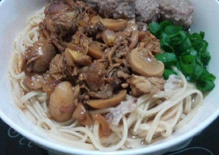 Quick and Easy Mi Ayam Jamur Bakso-Noodle Soup with Chicken Mushroom &amp; Meatball