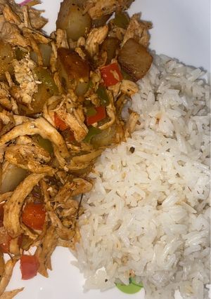 Una foto de Arroz con pollo y papa