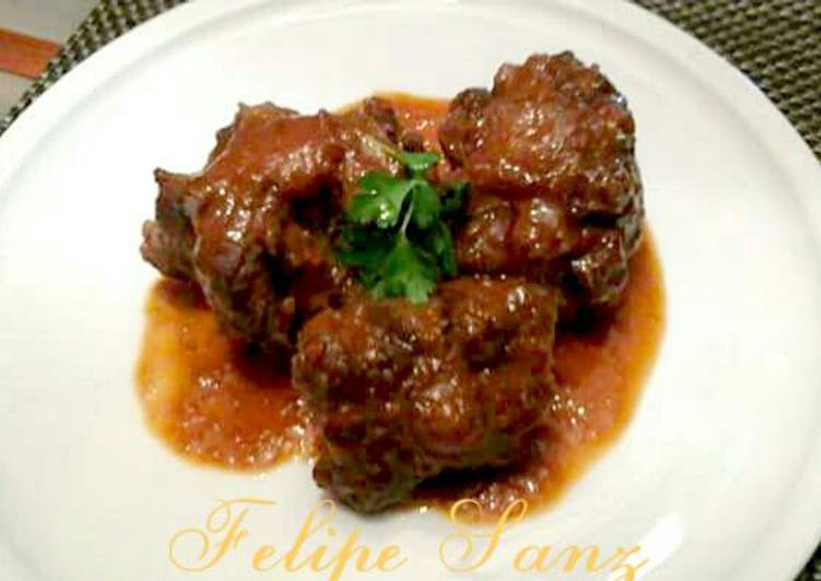 Rabo de toro estofado.