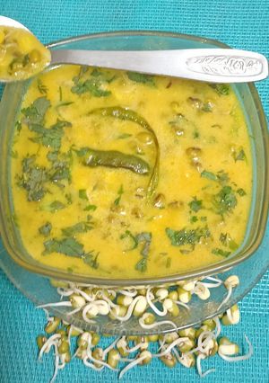 A picture of Dahiwale Khatta Moong Curry. (Gujarati khatta Moong).